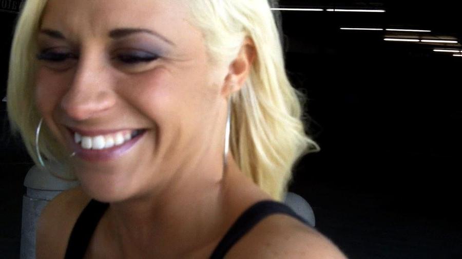 16P Amateur slut sucks off a stranger in a parking lot