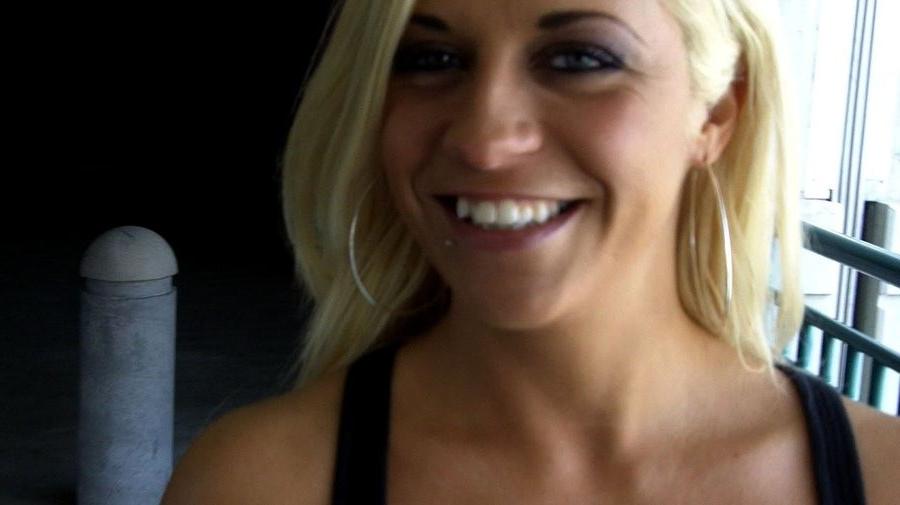 16P Amateur slut sucks off a stranger in a parking lot
