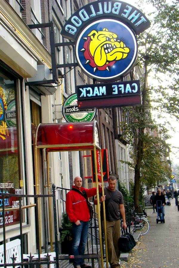 20P Blonde amsterdam red light district hooker gets facialized