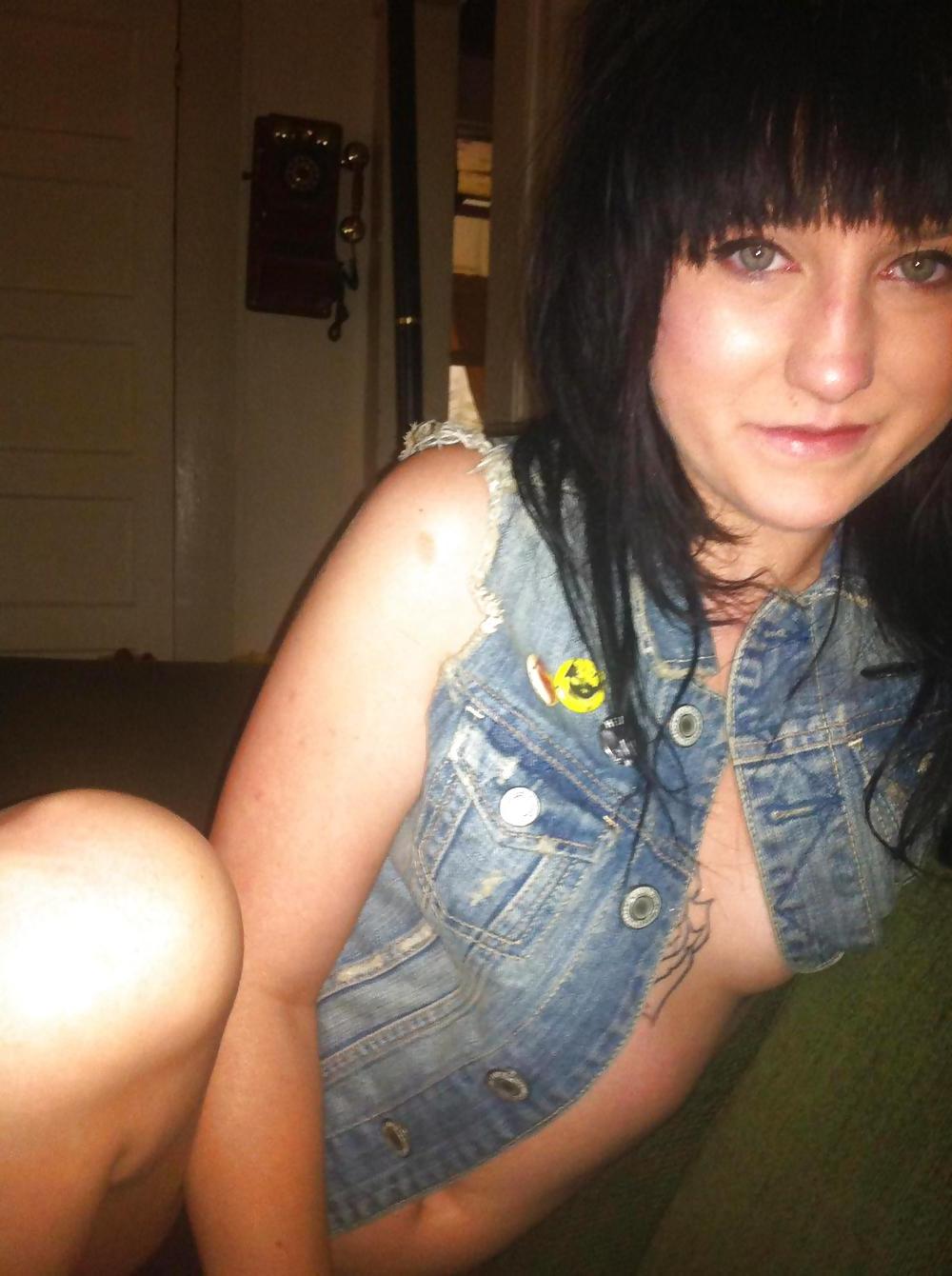 25P EMO AND GOTHIC SLUTS