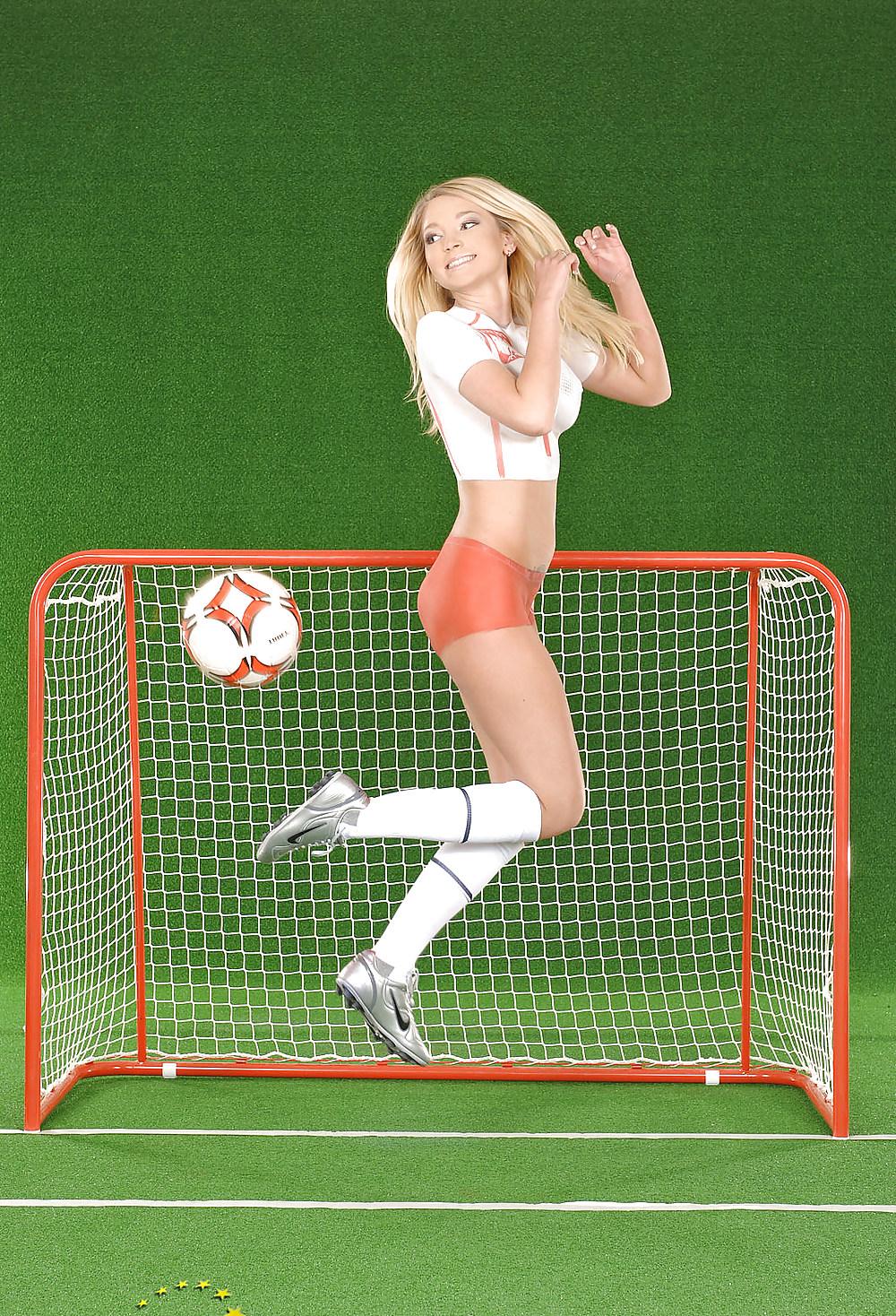 25P FOOTBALL GIRLS POLAND C5M