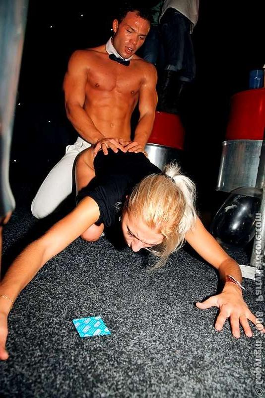 20P Teens claw for strippers and beg them to get naked