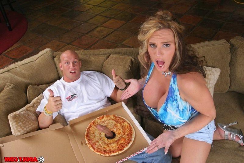 16P voluptuous chick sucking cock through a pizza