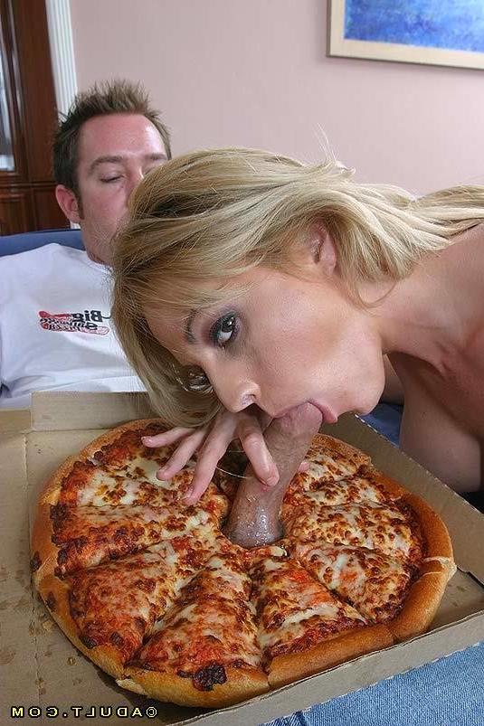 16P a babe get creampie from two pizza guy