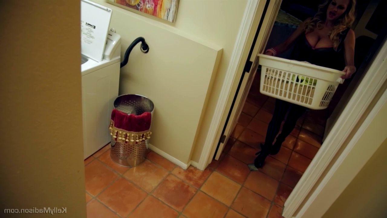 16P Milf Kelly Madison doing her laundry nympho style