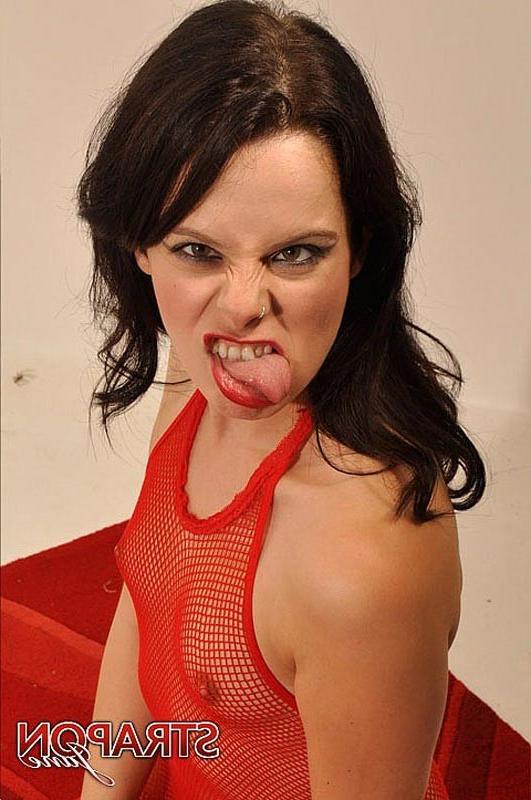 15P Babe In Fishnets Strapon Boned