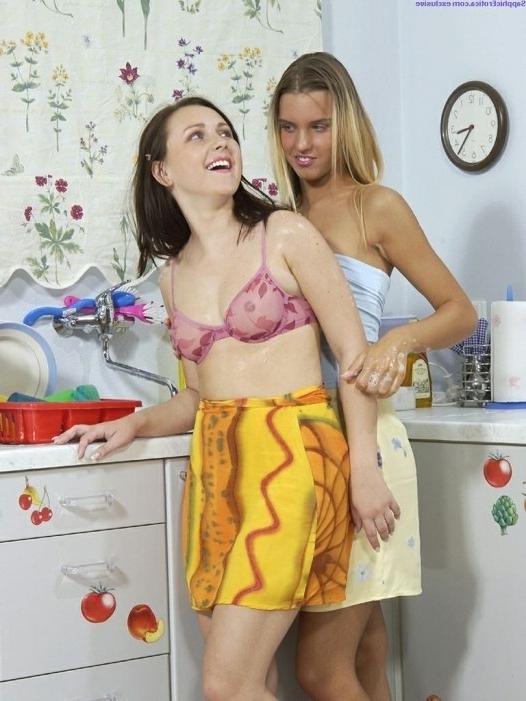 18P Babes nice sex in the kitchen fingering and toying