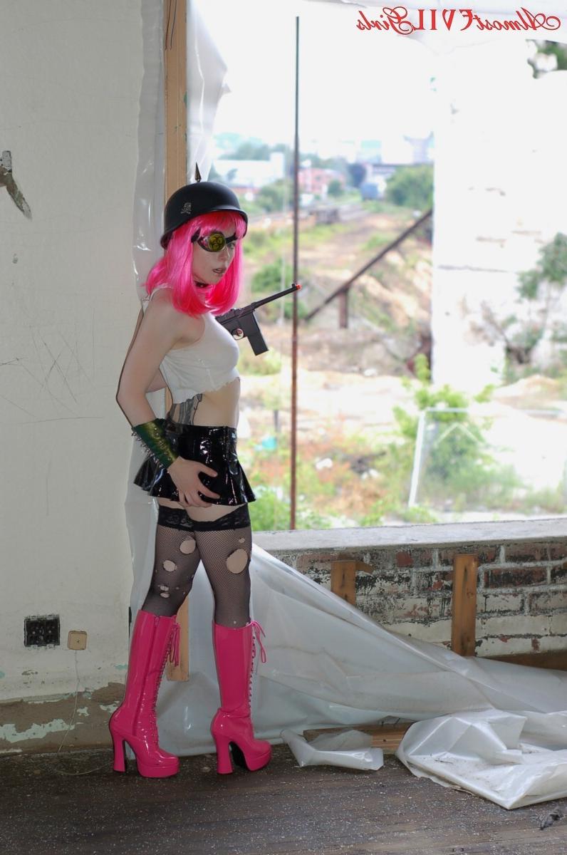 15P Leila Hazlett is armed and dangerous- and naked!