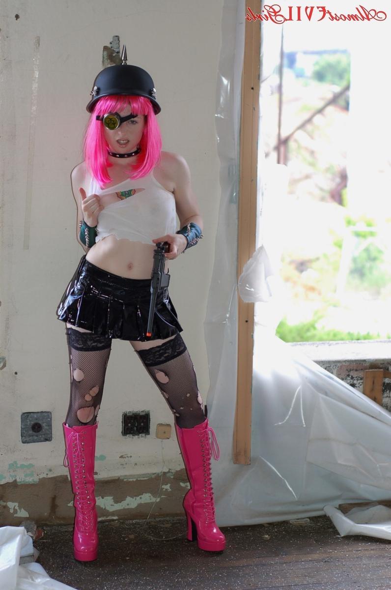 15P Leila Hazlett is armed and dangerous- and naked!
