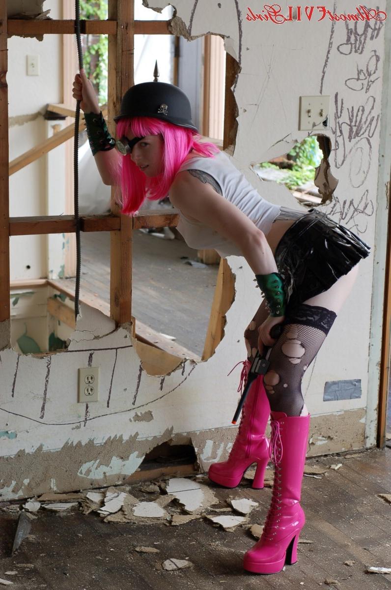 15P Leila Hazlett is armed and dangerous- and naked!