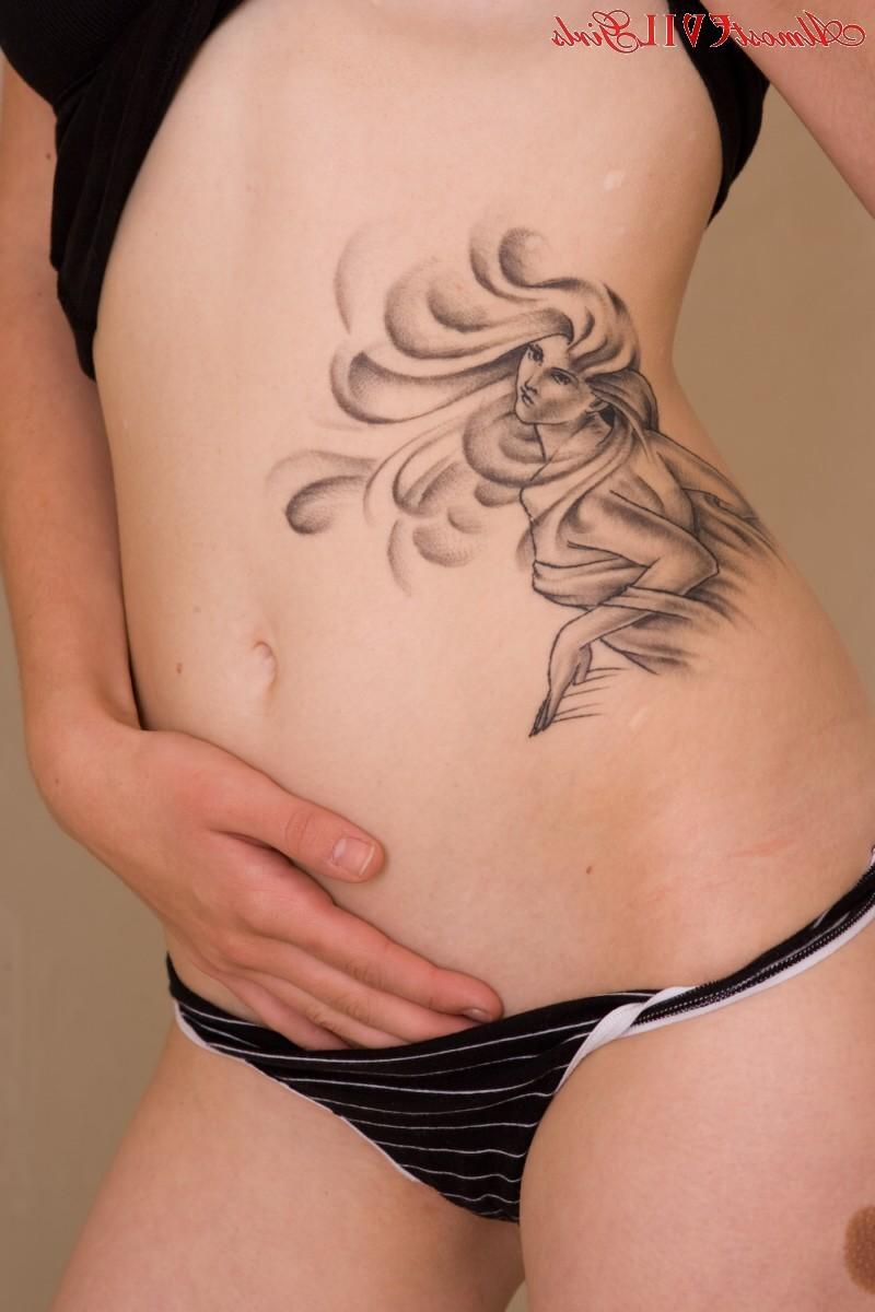 15P Lacy shaved her pussy nice and smooth