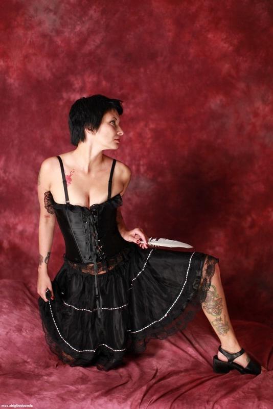 15P Gayle Fett strips down and shows off her tattoos