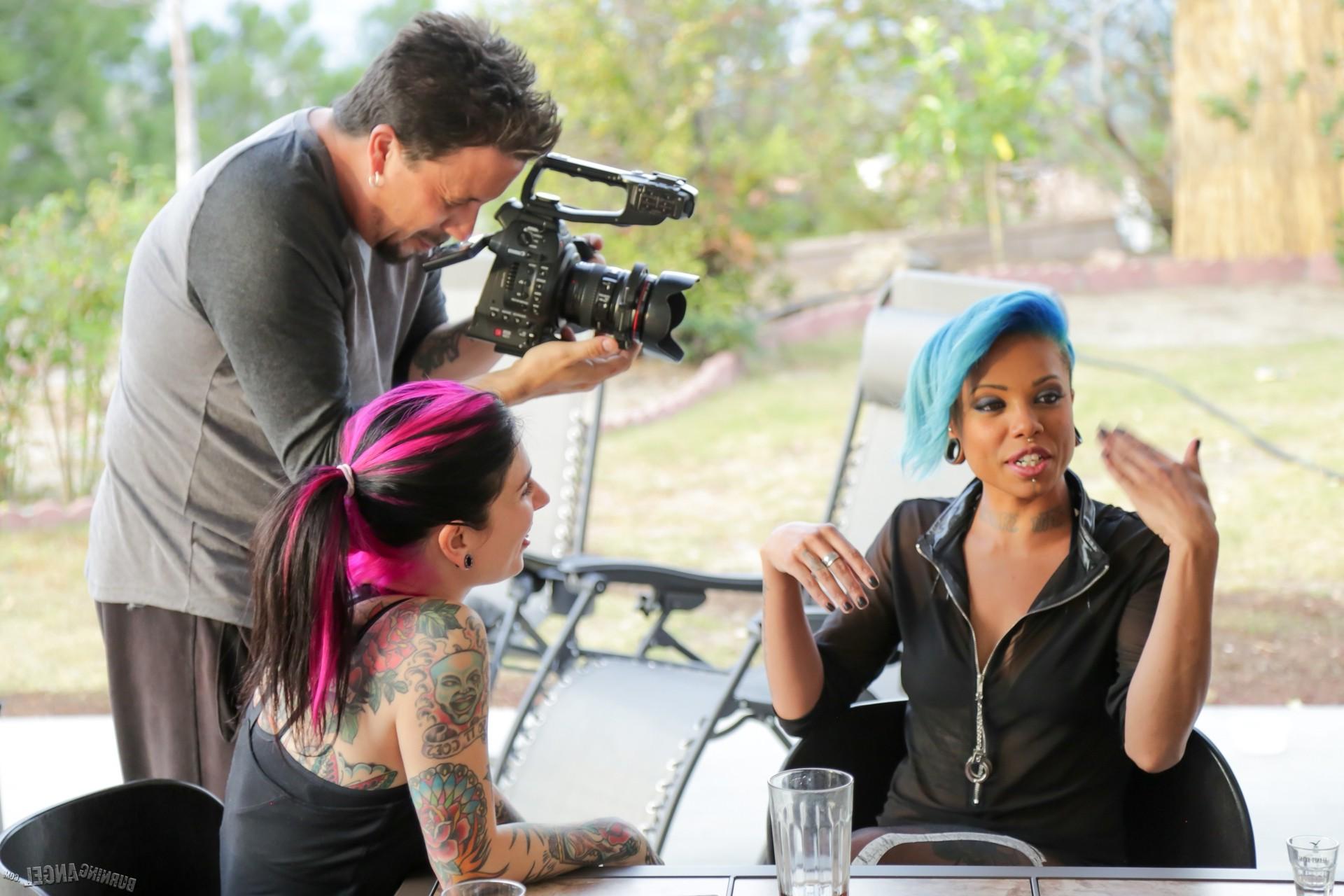 15P Jessica Creepshow Joanna Angel in action