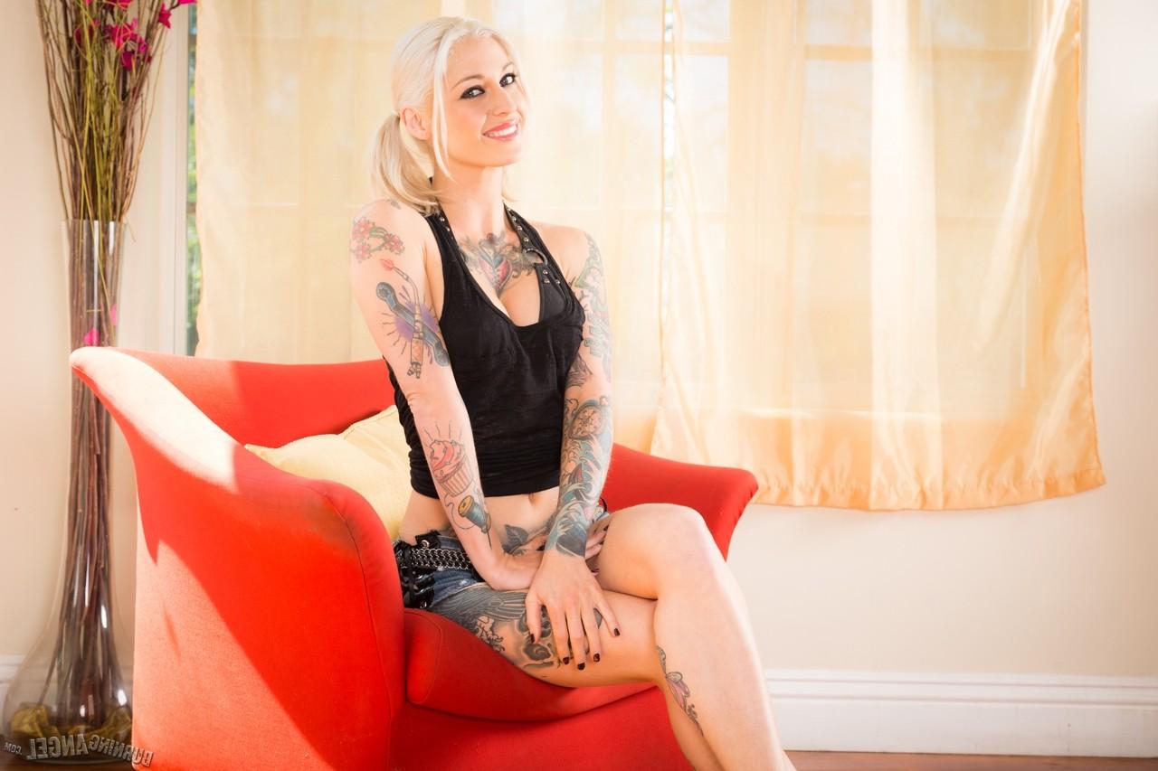 15P Kleio Valentien Strips Off Her Denim Shorts
