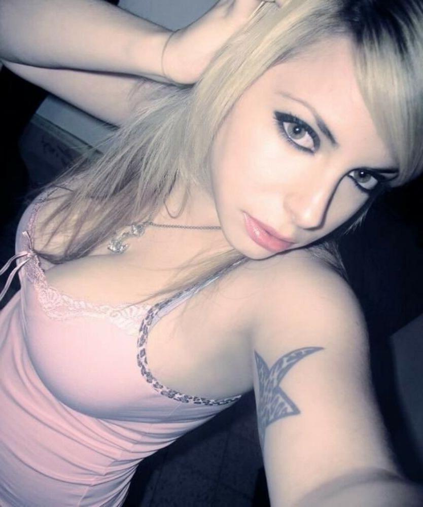15P Emo teen girlfriends posing and selfshot pics 21