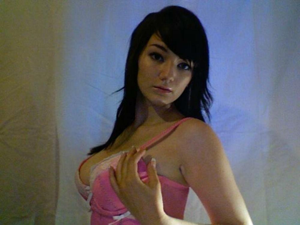 15P Emo teen girlfriends posing and selfshot pics 16