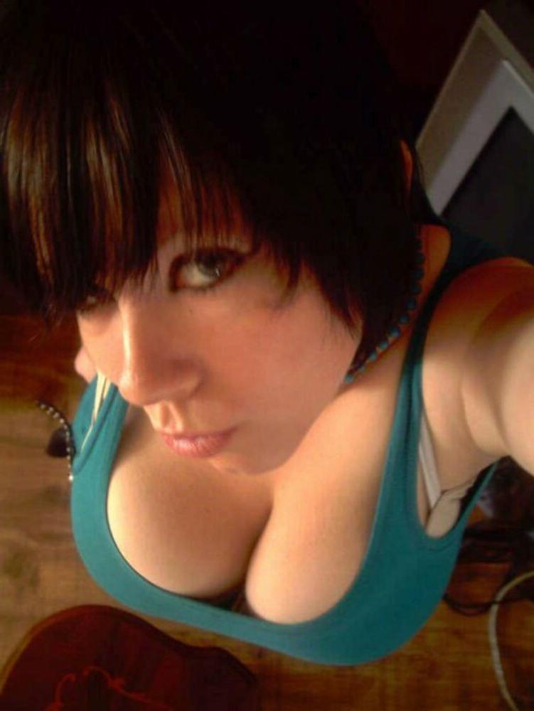 15P Emo teen girlfriends posing and selfshot pics 4