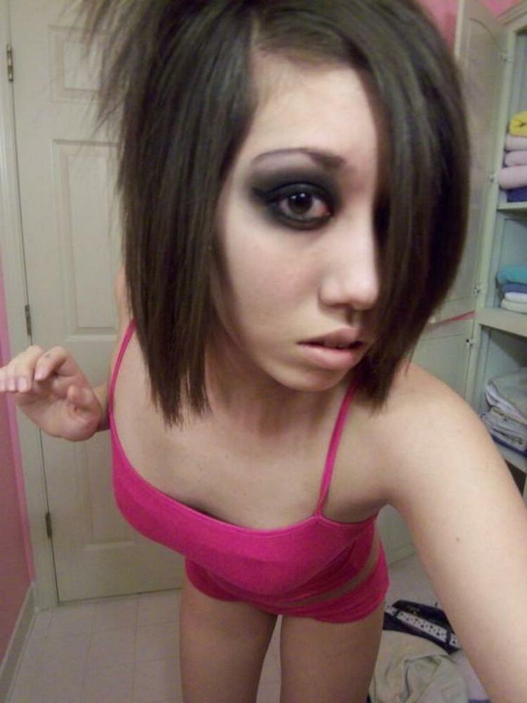 15P Emo teen girlfriends posing and selfshot pics 3