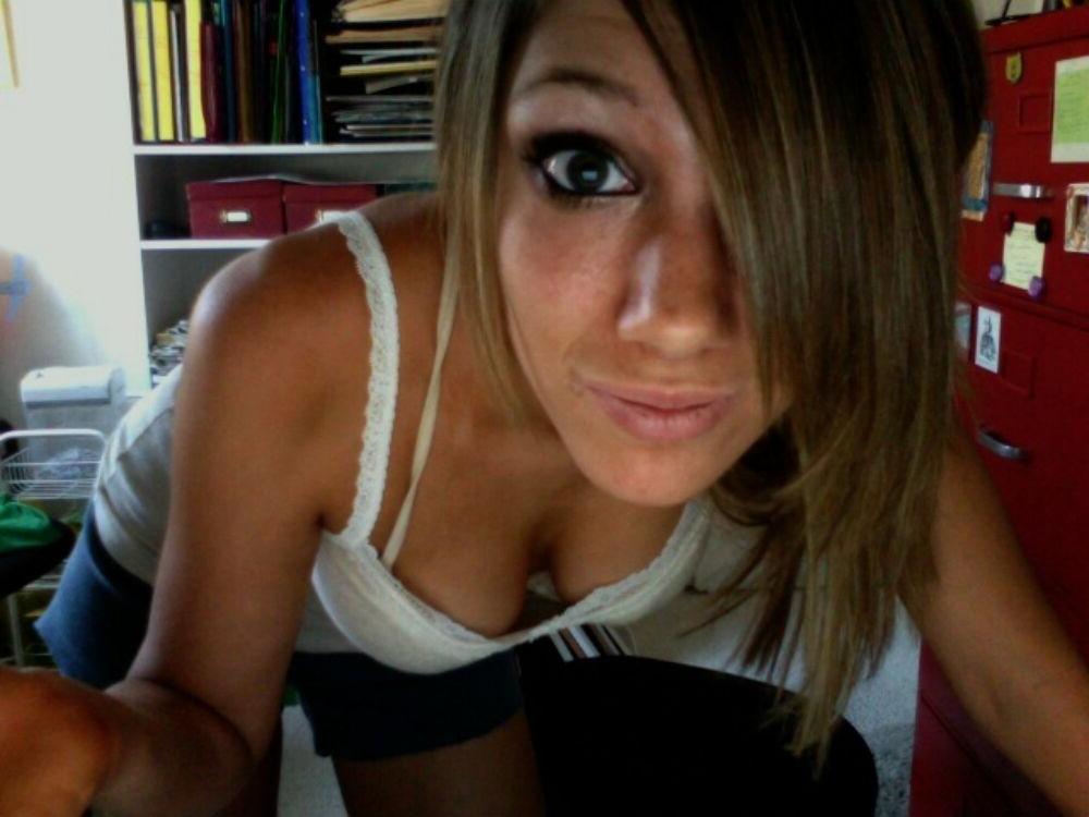 15P Emo teen girlfriends posing and selfshot pics 8