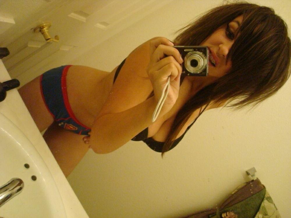15P Emo teen girlfriends posing and selfshot pics 8