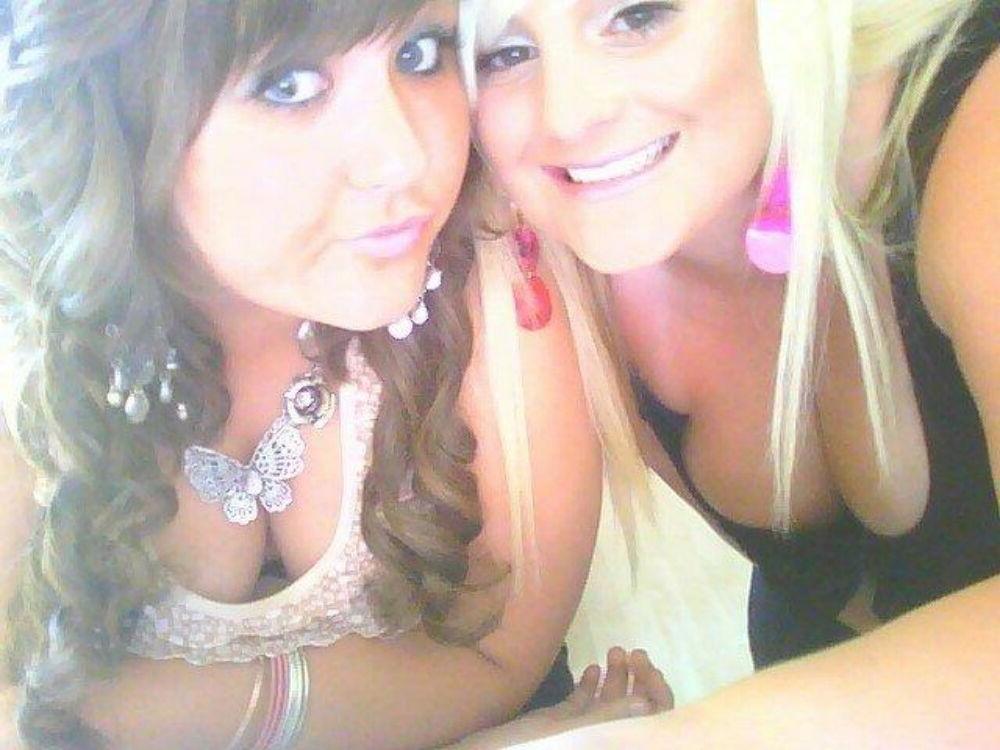 15P Emo teen girlfriends posing and selfshot pics 13