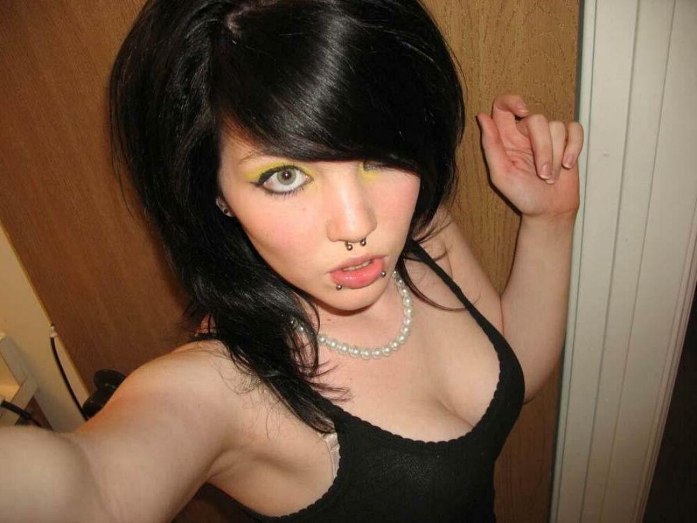 15P Emo teen girlfriends posing and selfshot pics 13