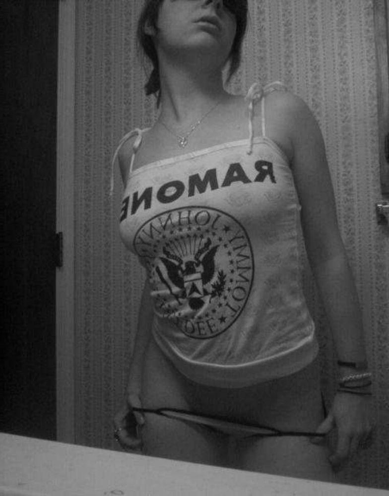 15P Emo teen girlfriends posing and selfshot pics 6