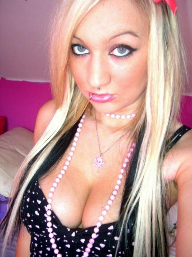 15P Emo teen girlfriends posing and selfshot pics 6