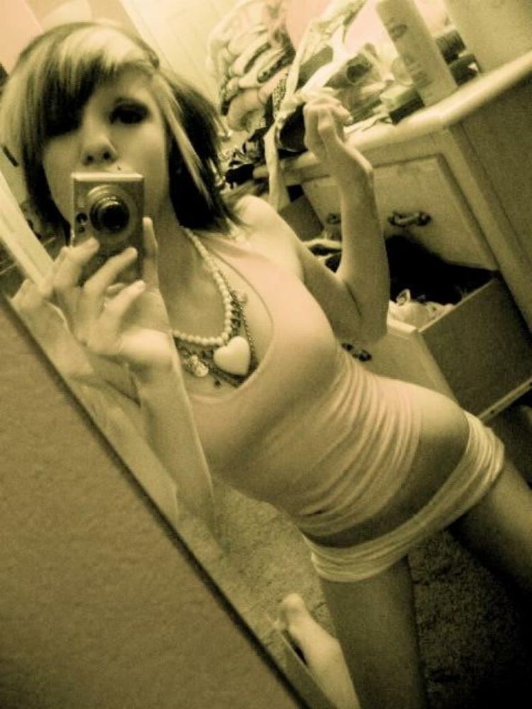 15P Emo teen girlfriends posing and selfshot pics 1