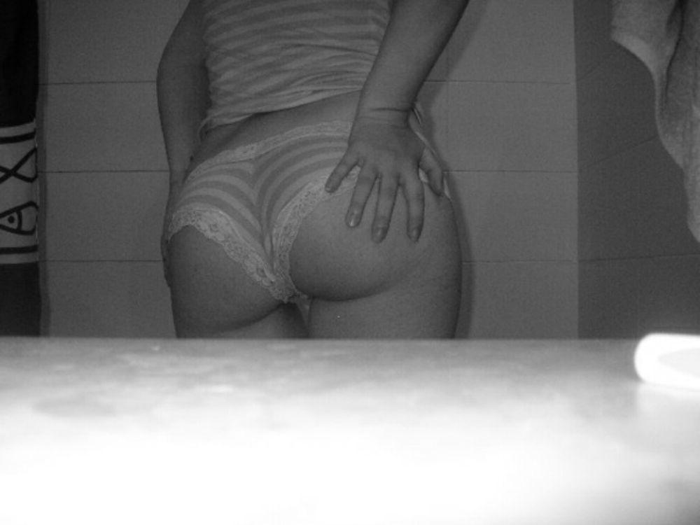 15P Emo teen girlfriends posing and selfshot pics 1