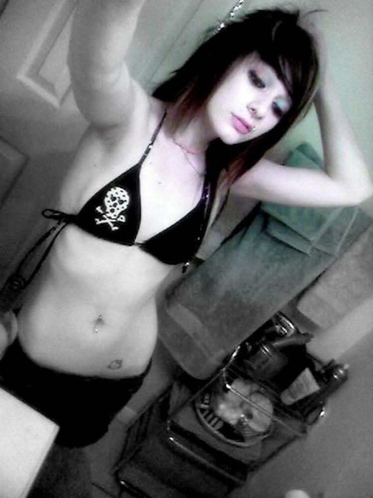 15P Emo teen girlfriends posing and selfshot pics 1