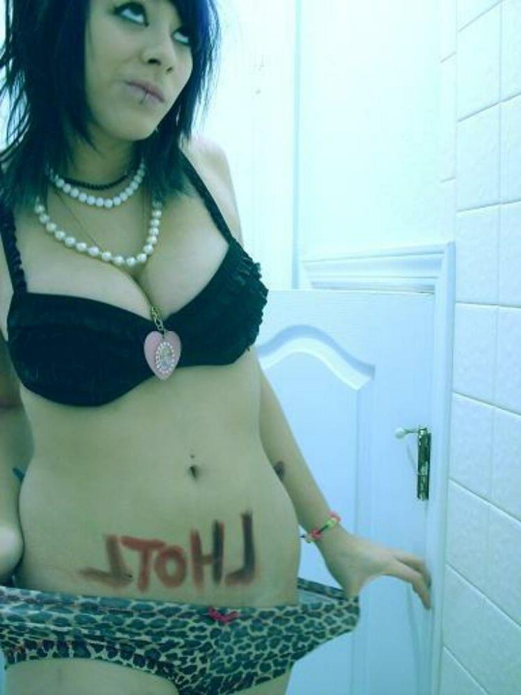 15P Emo teen girlfriends posing and selfshot pics 1