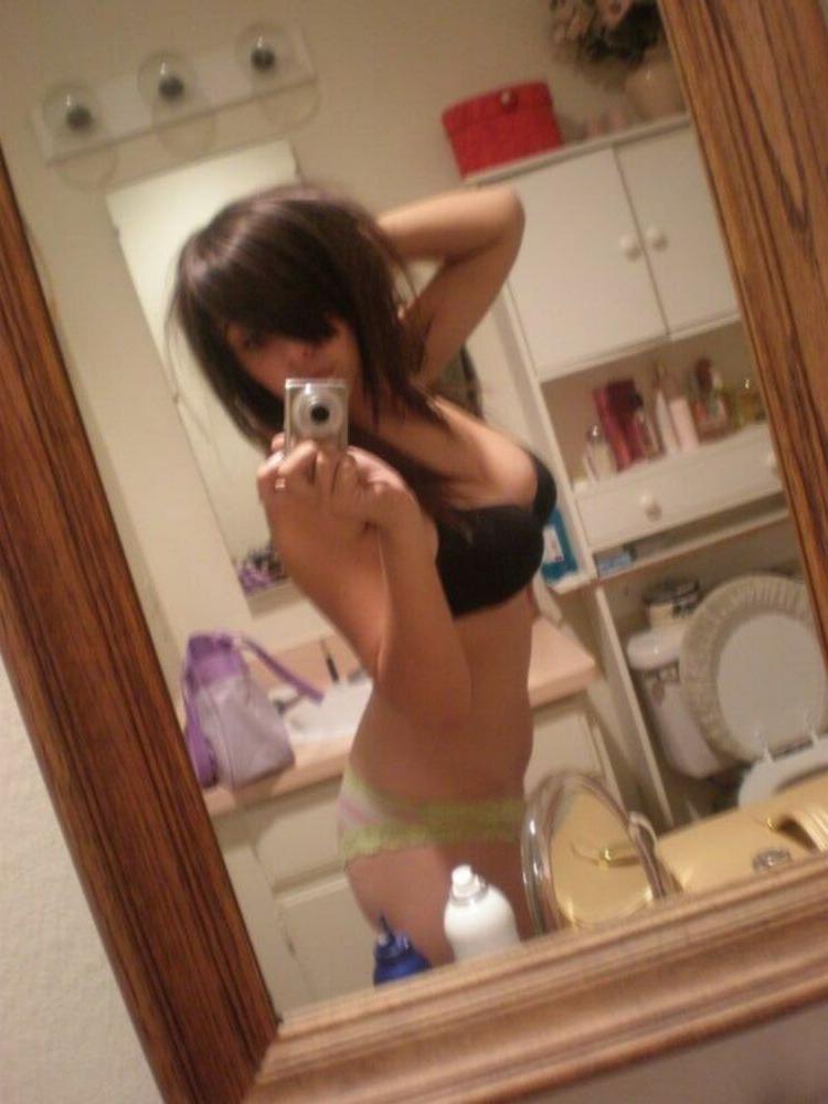 15P Emo teen girlfriends posing and selfshot pics 1