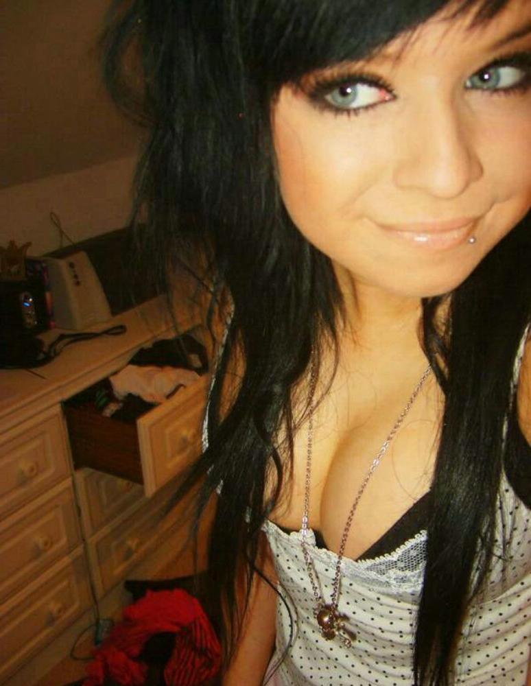 15P Emo teen girlfriends posing and selfshot pics 5