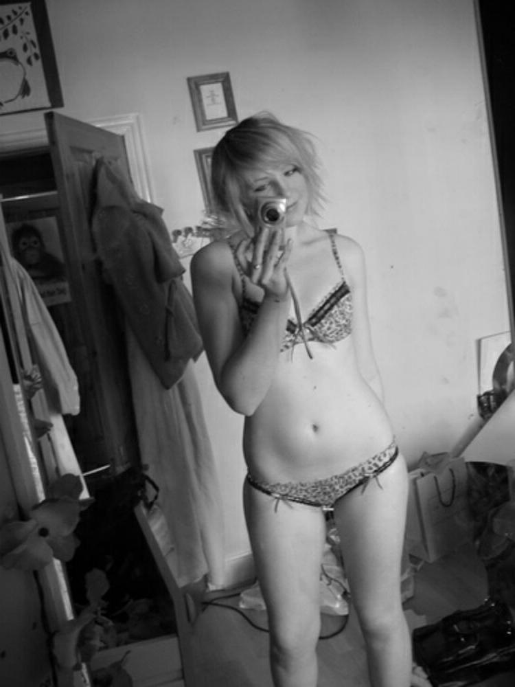 15P Emo teen girlfriends posing and selfshot pics 5