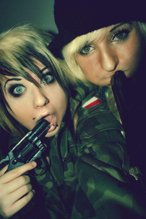 12P More stunning new emo girlfriends