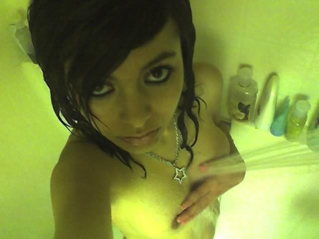 12P Slutty emo camwhore self shot pics