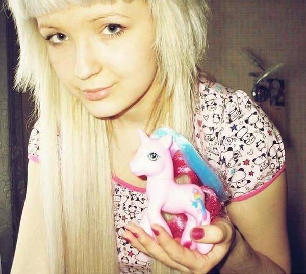 12P Alternative Emo Girls