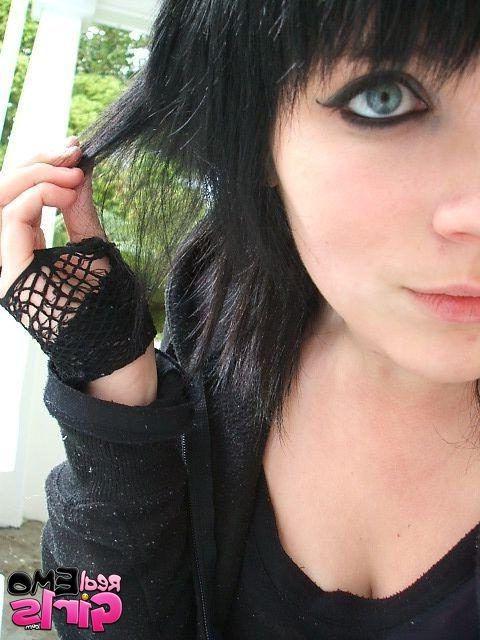 10P Amateur emo girl getting topless