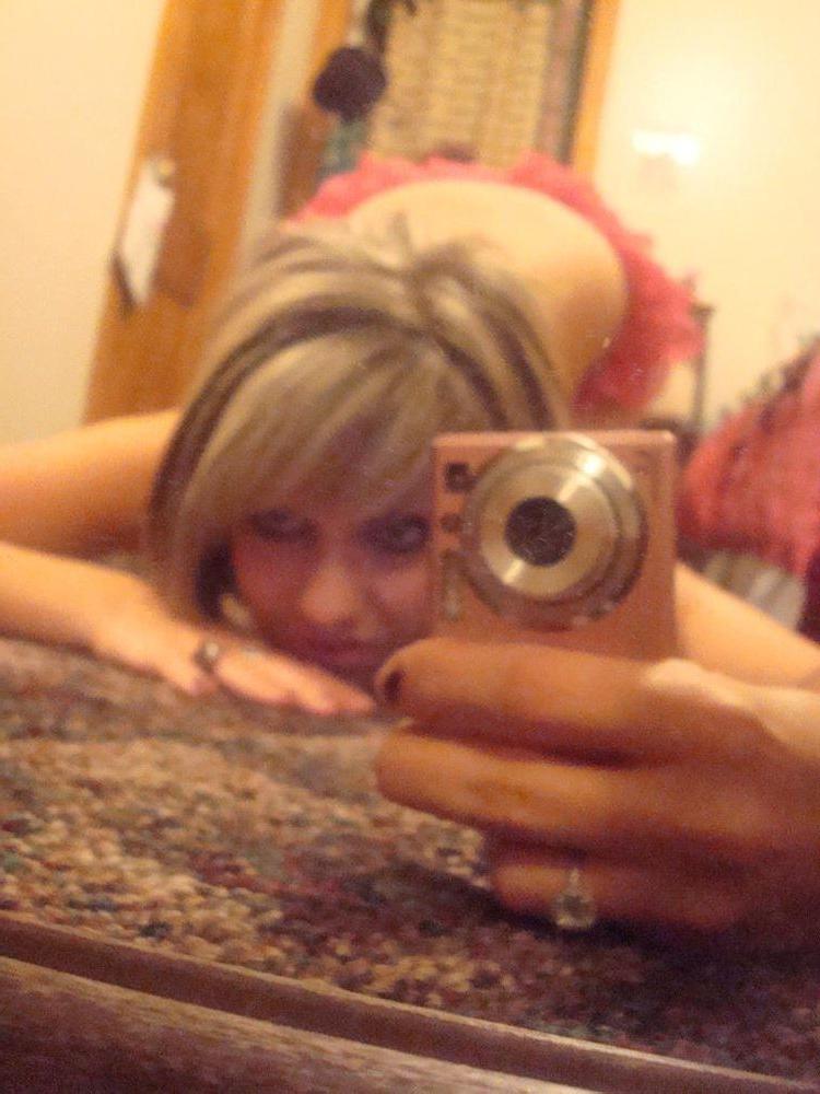 12P Self shooting emo blonde looking hot