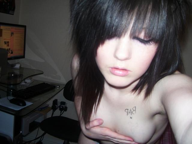 12P Amateur and dirty emo pics