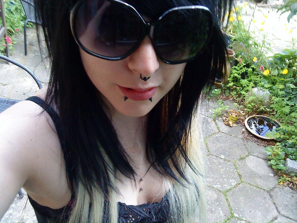 10P Emo chicks having great fun making some porn