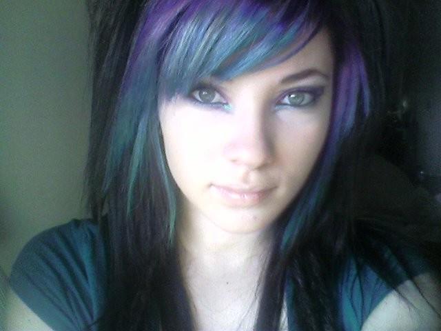 10P Emo chicks having great fun making some porn
