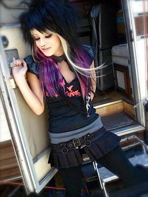 10P Emo chicks having great fun making some porn