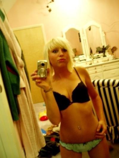 15P Emo teen selfshot pics