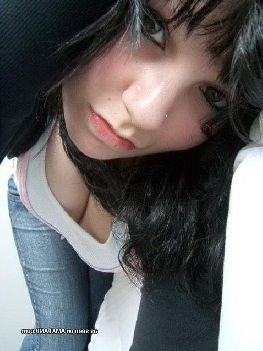 15P Horny amateur teens posing in selfpics