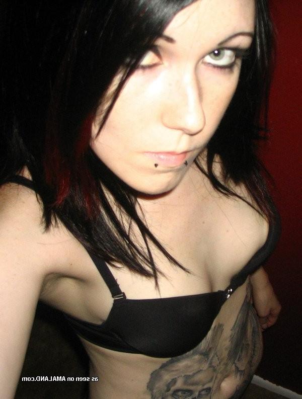 15P Horny amateur teens posing in selfpics
