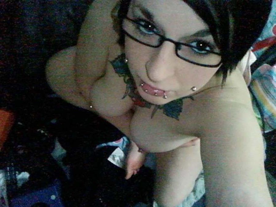 15P Real amateur emo girlfriends showing off