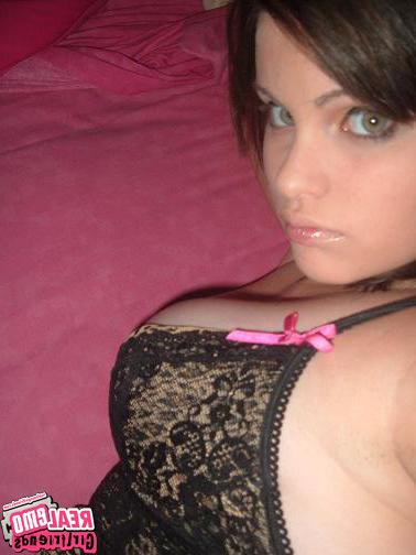 15P Cute emo girlfriends posing for cell phone pics