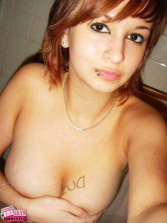 15P Cute emo girlfriends posing for cell phone pics